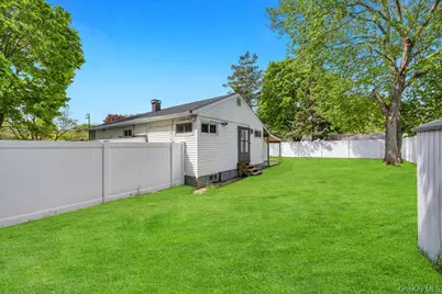 59 E Elm Street, Central Islip, NY 11722 - Photo 31