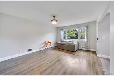 59 E Elm Street, Central Islip, NY 11722 - Photo 5