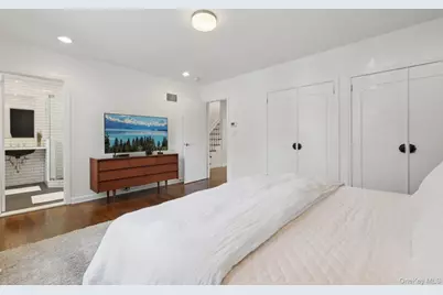 187 Thornbury Road, Scarsdale, NY 10583 - Photo 17