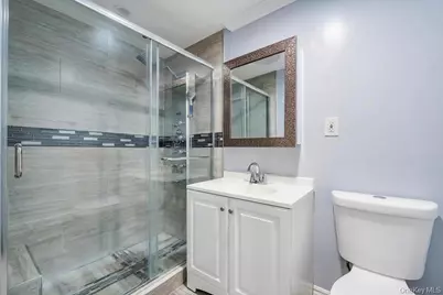 10 Remsen Street, Copiague, NY 11726 - Photo 25