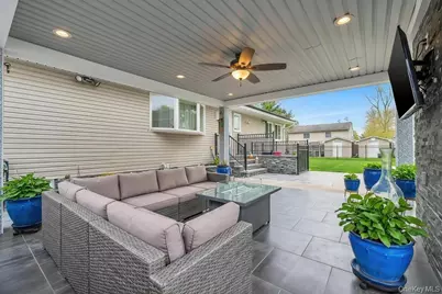 10 Remsen Street, Copiague, NY 11726 - Photo 5