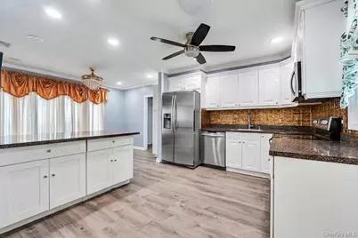 10 Remsen Street, Copiague, NY 11726 - Photo 13