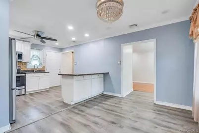 10 Remsen Street, Copiague, NY 11726 - Photo 11