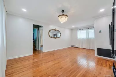 10 Remsen Street, Copiague, NY 11726 - Photo 9