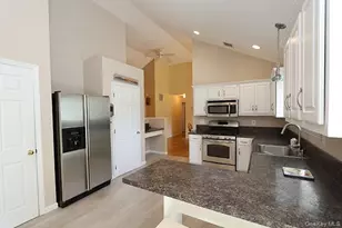 11 Winterberry Dr, Middle Island, NY 11953 - Photo 15