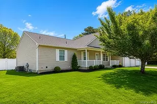 11 Winterberry Dr, Middle Island, NY 11953 - Photo 3