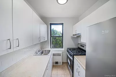 143-50 Hoover Avenue #605, Briarwood, NY 11435 - Photo 9