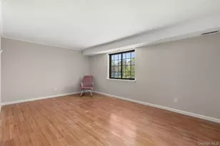 5 Pinebrook Pl, Bay Shore, NY 11706 - Photo 5