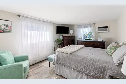 36 Matinecock Avenue, East Islip, NY 11730 - Photo 11