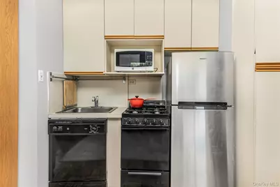 3935 Blackstone Avenue #4K, Bronx, NY 10471 - Photo 5