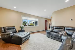 217 Abbington Ct, Copiague, NY 11726 - Photo 9