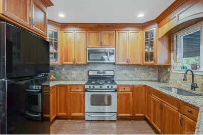 217 Abbington Court, Copiague, NY 11726 - Photo 13