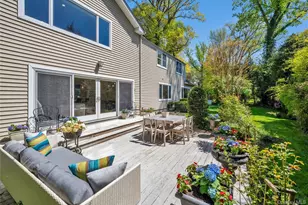 28 Old Field Ln, Great Neck, NY 11020 - Photo 31