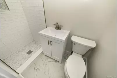29 Bennett Avenue, Huntington Station, NY 11746 - Photo 17