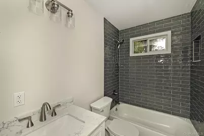 29 Bennett Avenue, Huntington Station, NY 11746 - Photo 13