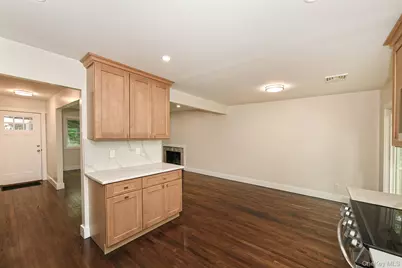 29 Bennett Avenue, Huntington Station, NY 11746 - Photo 9
