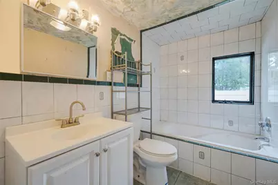 627 Carlls Path, Deer Park, NY 11729 - Photo 15