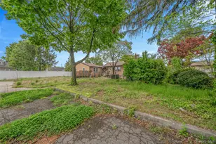 627 Carlls Path, Deer Park, NY 11729 - Photo 27