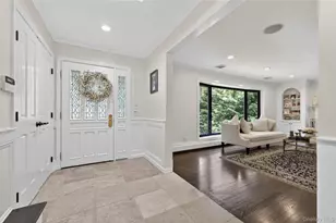 112 The Intervale, Roslyn, NY 11576 - Photo 5