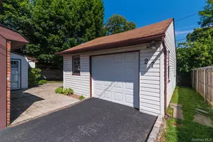 27 Collins Rd, Glen Cove, NY 11524 - Photo 3