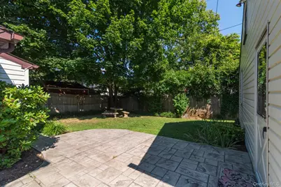 27 Collins Road, Glen Cove, NY 11524 - Photo 13