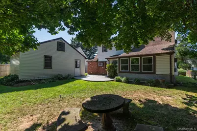 27 Collins Road, Glen Cove, NY 11524 - Photo 11