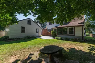 27 Collins Rd, Glen Cove, NY 11524 - Photo 11