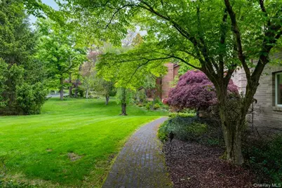 7 Fair Oaks Drive, Poughkeepsie, NY 12603 - Photo 9