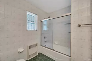 175-04 50th Ave, Fresh Meadows, NY 11365 - Photo 27