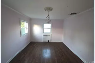 611 Lakeview Avenue, Rockville Centre, NY 11570 - Photo 19