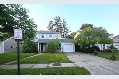 611 Lakeview Avenue, Rockville Centre, NY 11570 - Photo 1