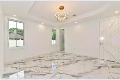 33 Parkway Drive, Roslyn Heights, NY 11577 - Photo 13