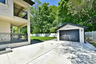 33 Parkway Dr, Roslyn Heights, NY 11577 - Photo 49