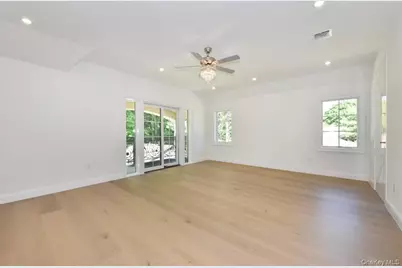 33 Parkway Drive, Roslyn Heights, NY 11577 - Photo 27