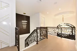 33 Parkway Dr, Roslyn Heights, NY 11577 - Photo 25