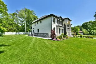 33 Parkway Dr, Roslyn Heights, NY 11577 - Photo 5
