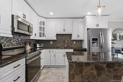 601 Kensington Way, Mount Kisco, NY 10549 - Photo 7