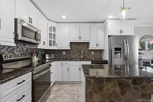 601 Kensington Way, Mount Kisco, NY 10549 - Photo 7