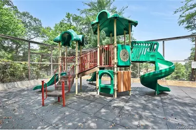 601 Kensington Way, Mount Kisco, NY 10549 - Photo 19