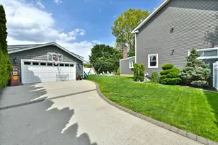 129 Commonwealth Ave, Massapequa, NY 11758 - Photo 41