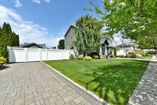 129 Commonwealth Ave, Massapequa, NY 11758 - Photo 3