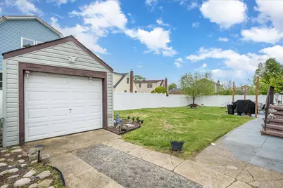 82 Nottingham Avenue, Valley Stream, NY 11580 - Photo 29