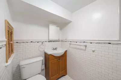 82 Nottingham Avenue, Valley Stream, NY 11580 - Photo 19
