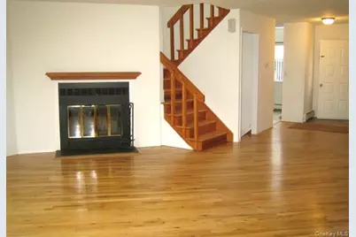 70 Hickory Road #B, Port Washington, NY 11050 - Photo 3