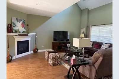 47 Stoneleigh Drive, Riverhead, NY 11901 - Photo 7