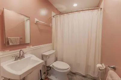 8 Loretta Court, Coram, NY 11727 - Photo 21