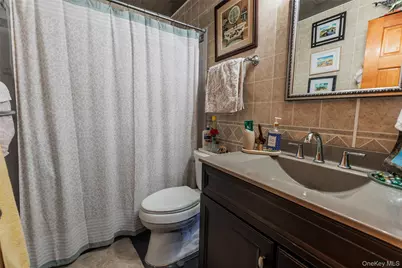 8 Loretta Court, Coram, NY 11727 - Photo 5
