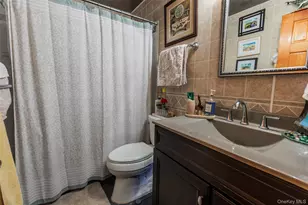 8 Loretta Ct, Coram, NY 11727 - Photo 5