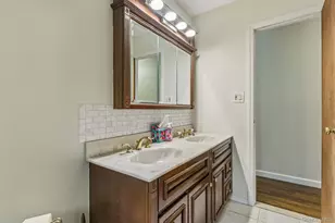 1374 Saxon Ave, Bay Shore, NY 11706 - Photo 19