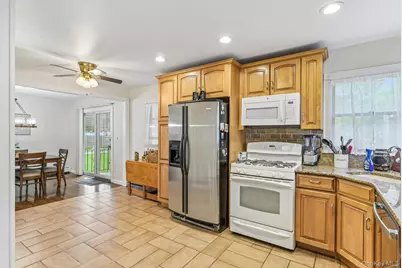 1374 Saxon Avenue, Bay Shore, NY 11706 - Photo 11